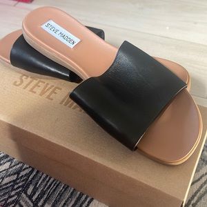 BNWT Steve Madden black leather slides